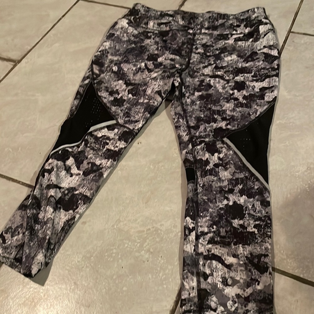 Women’s yoga pants